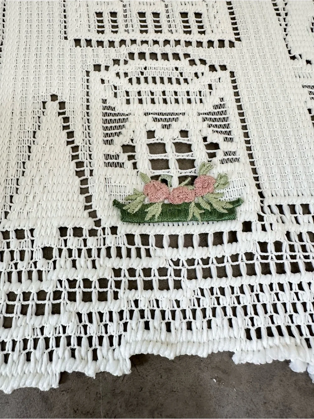 White Crochet Lace Table Runner with Village Cityscape House Motif Flowers 33”